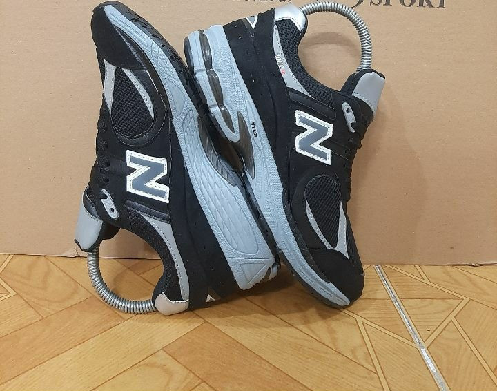 کتونی نیوبالانس (New Balance) مدل 2002R- عمده- کارتن 10 جفتی