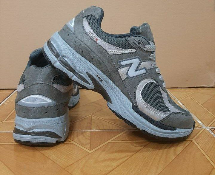 کتونی نیوبالانس (New Balance) مدل 2002R- عمده- کارتن 10 جفتی